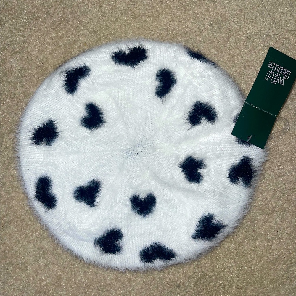 Wild Fable white hat with hearts
